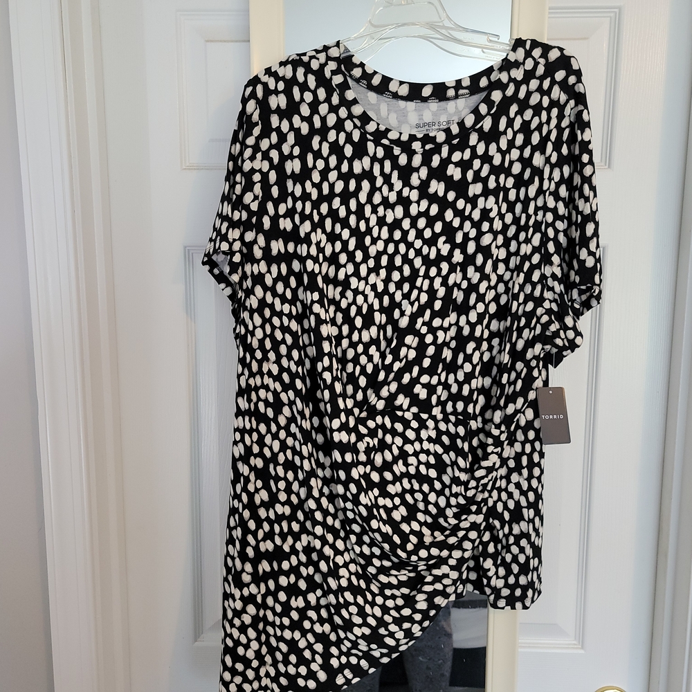 Black and White Patterned Women's Top